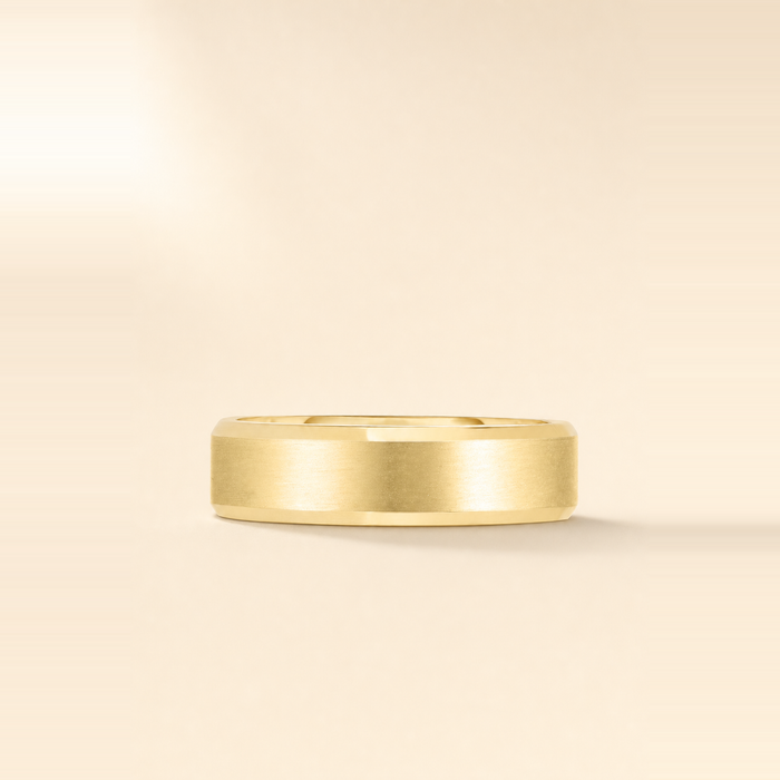 4mm Contrast + Beveled Wedding Band