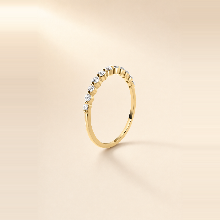 Graduated Single Prong Diamond Ring &mdash; view 4