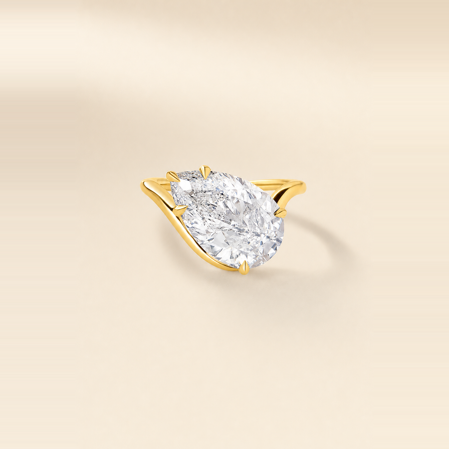 Pear Diamond in The Curve &mdash; view 1