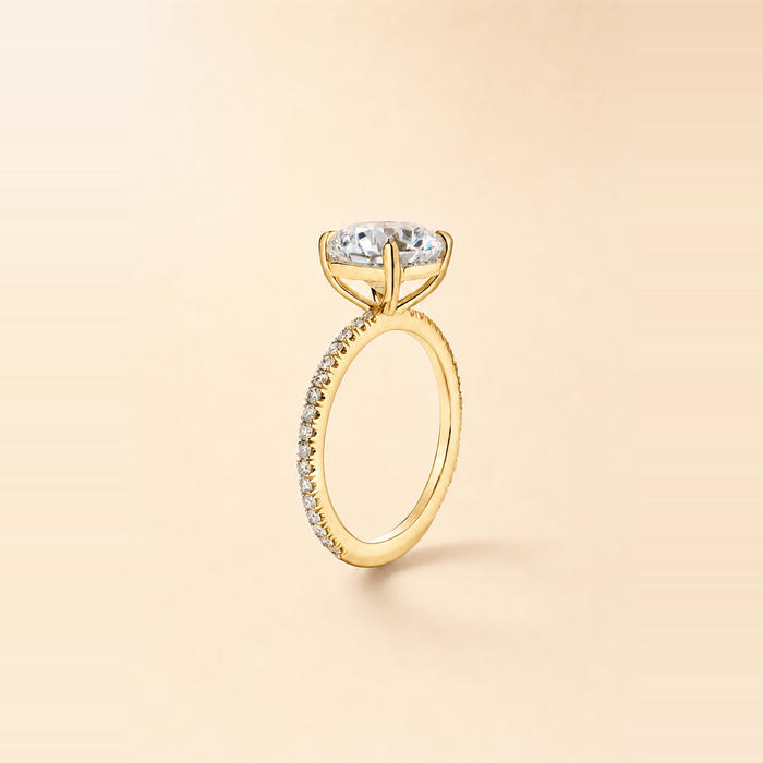 Round Diamond in Thin Pavé Band